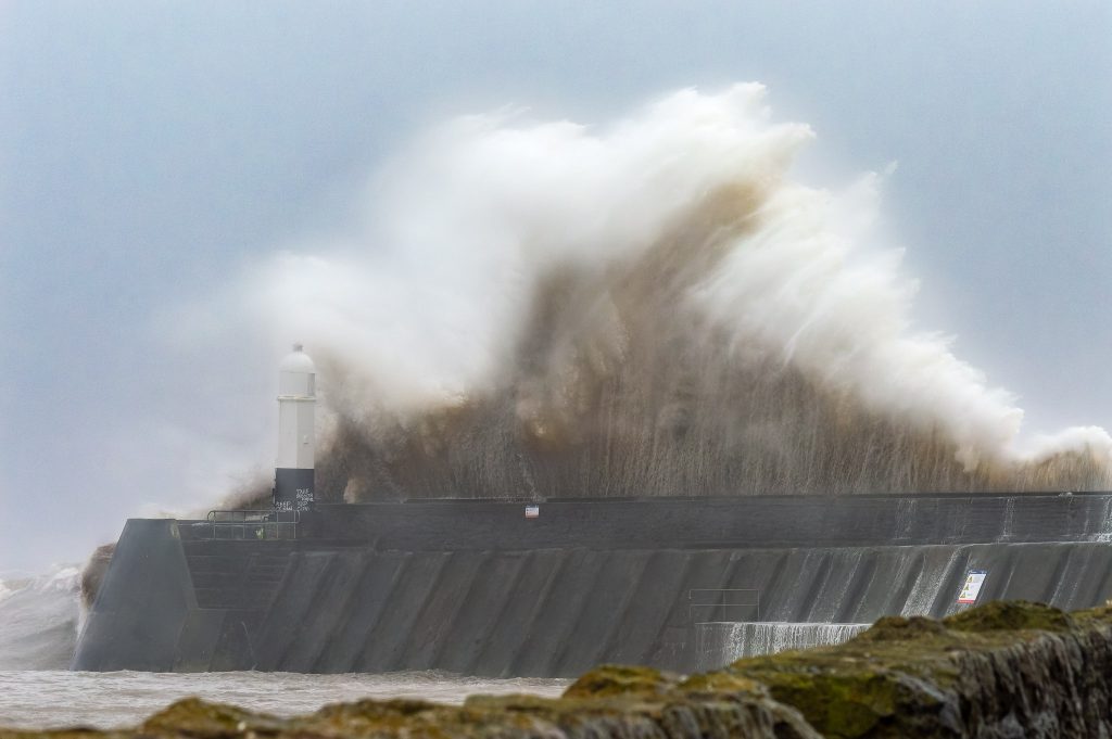 Huge Wave